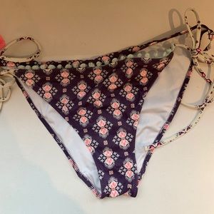 CUTE VICTORIA SECRET BIKINI TOP WITH PATTERN